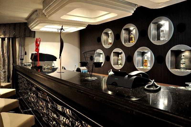 הורגהדה Kaisol Romance Resort Sahl Hasheesh - Adults Only מראה חיצוני תמונה The bar at the 2011 Cannes Film Festival