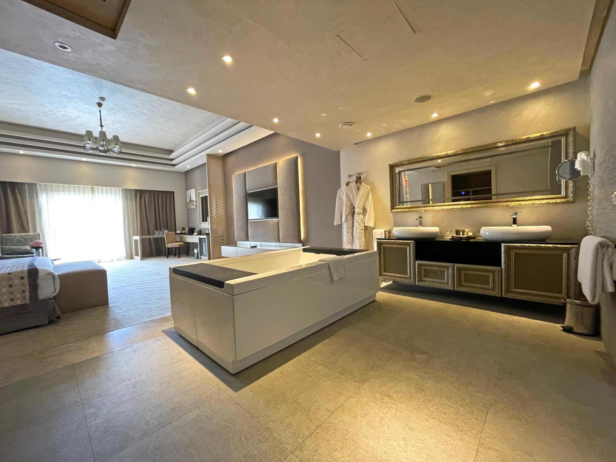 הורגהדה Kaisol Romance Resort Sahl Hasheesh - Adults Only מראה חיצוני תמונה A bathroom at the hotel