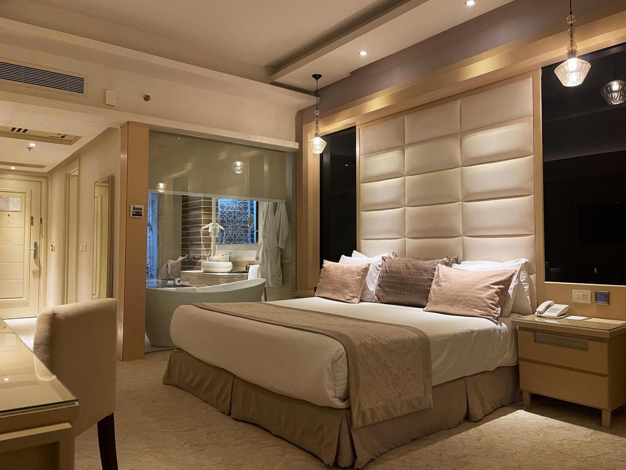 הורגהדה Kaisol Romance Resort Sahl Hasheesh - Adults Only מראה חיצוני תמונה A bedroom at the Taj Mahal Palace