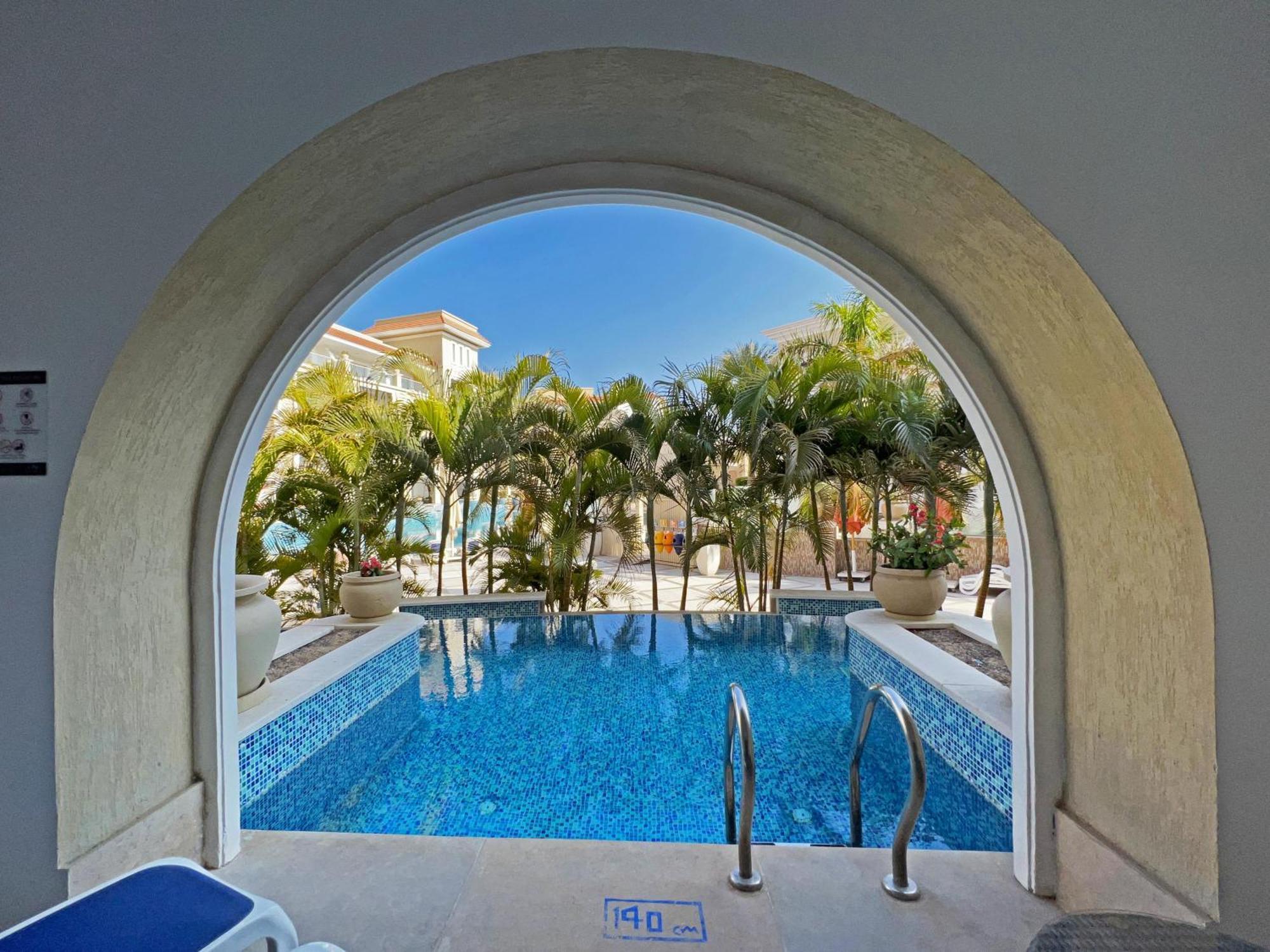 הורגהדה Kaisol Romance Resort Sahl Hasheesh - Adults Only מראה חיצוני תמונה A view of the pool at the Iberostar Grand Hotel Bávaro