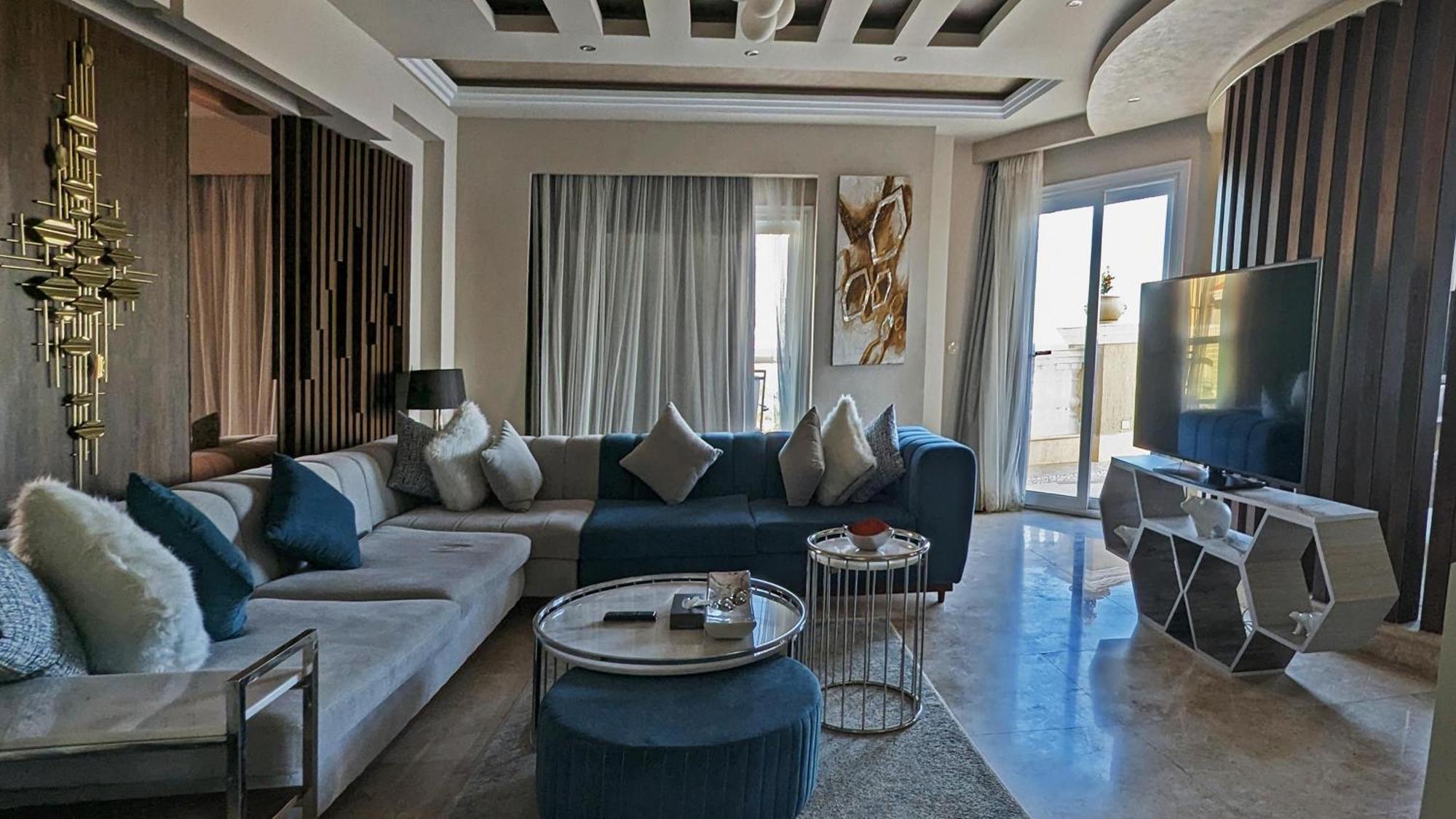 הורגהדה Kaisol Romance Resort Sahl Hasheesh - Adults Only מראה חיצוני תמונה A living room in a luxury apartment