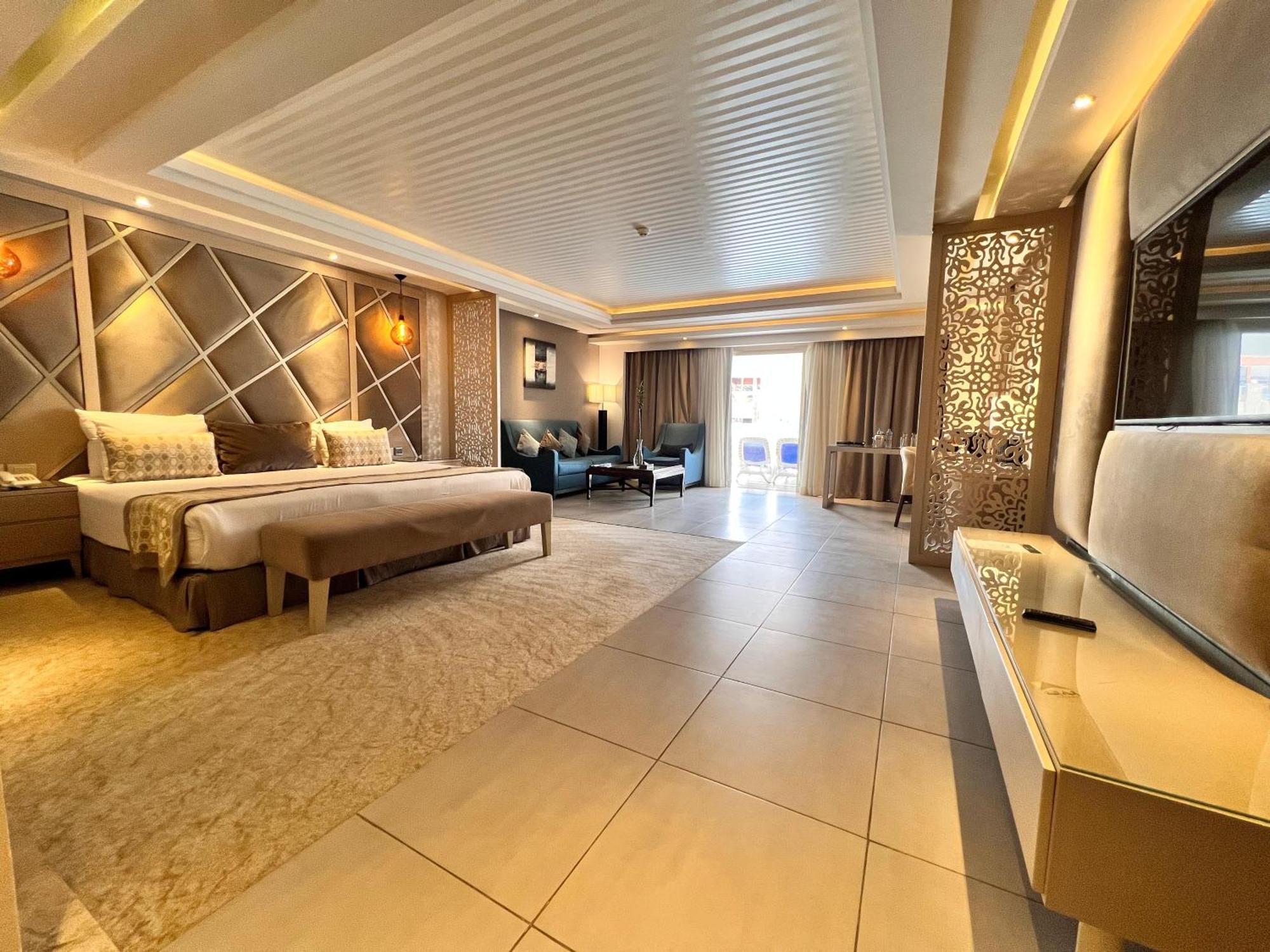 הורגהדה Kaisol Romance Resort Sahl Hasheesh - Adults Only מראה חיצוני תמונה Suite at the Hilton Alexandria